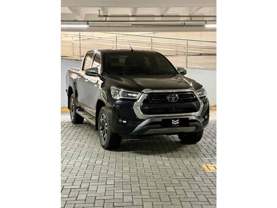 TOYOTA HILUX 2.8 D-4D TURBO DIESEL CD SRX 4X4 AUTOMÁTICO TOYOTA HILUX 2.8 D-4D TURBO DIESEL CD SRX 4X4 AUTOMÁTICO